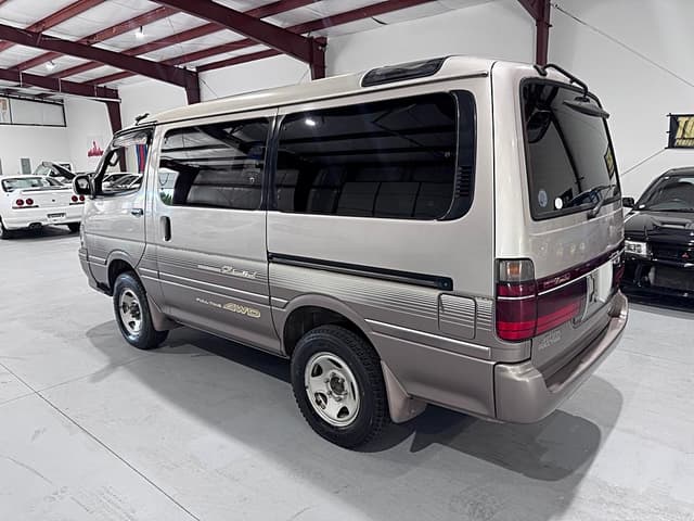 1995 Toyota HiAce JDM car for sale — photo 4 of 25