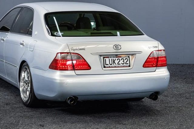 2007 Toyota Crown JDM car for sale — photo 12 of 20