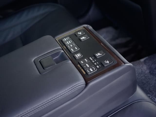 2007 Toyota Majesta JDM car for sale — photo 12 of 20
