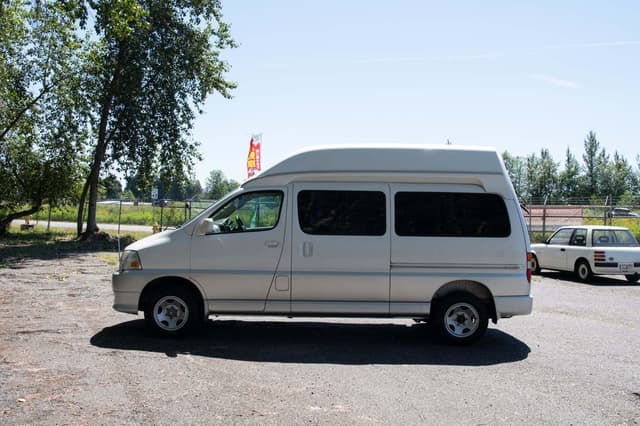 2001 Toyota Grand Hiace JDM car for sale — photo 4 of 19