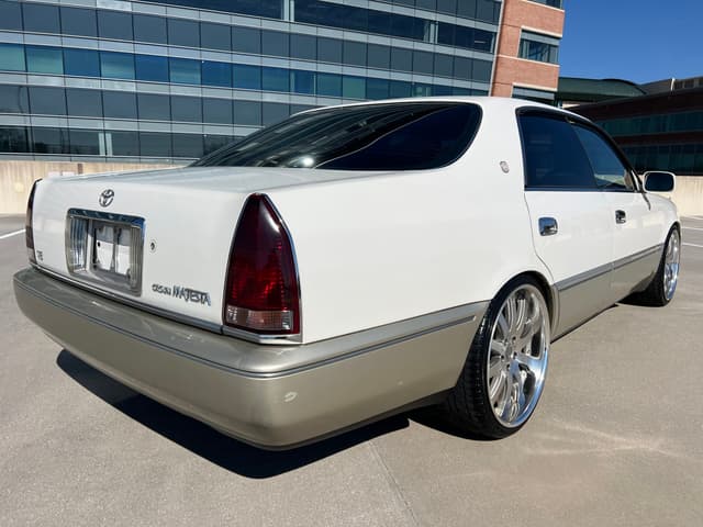 1998 Toyota Crown JDM car for sale — photo 5 of 25