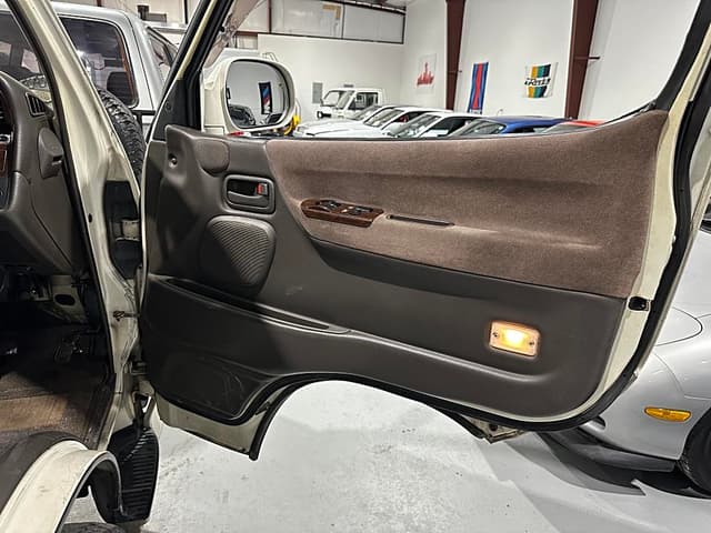 2000 Toyota HiAce JDM car for sale — photo 15 of 18