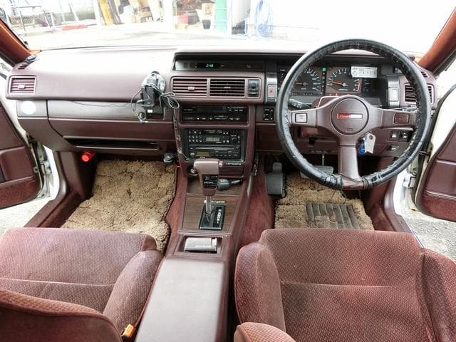 1988 Nissan Gloria JDM car for sale — photo 13 of 25
