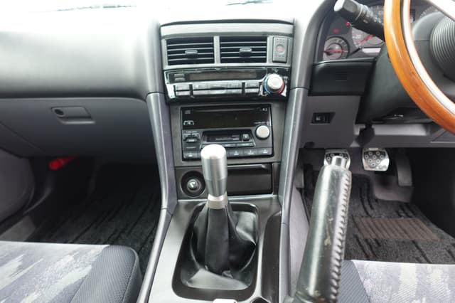 1998 Nissan Skyline JDM car for sale — photo 14 of 17