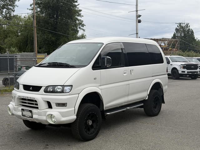 2004 Mitsubishi Delica JDM car for sale — photo 3 of 17