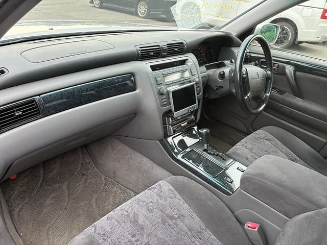 2000 Toyota Crown JDM car for sale — photo 3 of 6