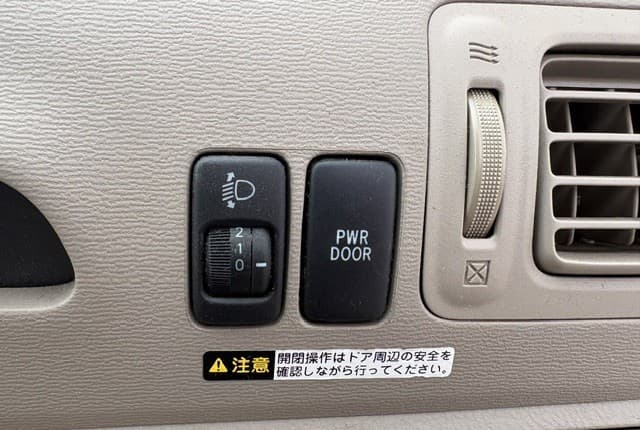 2007 Toyota Raum JDM car for sale — photo 15 of 25