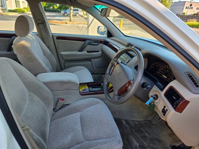 1999 Toyota Crown JDM car for sale — photo 10 of 13
