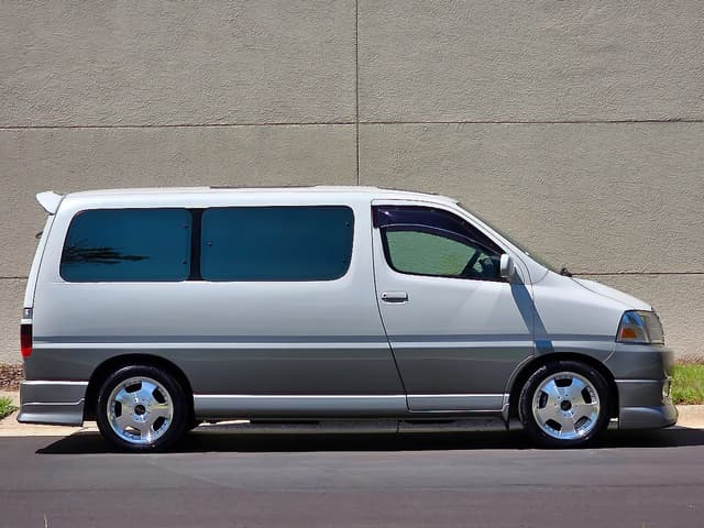 2000 Toyota Grand Hiace JDM car for sale — photo 3 of 25
