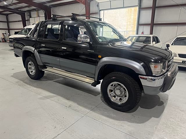 2000 Toyota Hilux JDM car for sale — photo 7 of 25