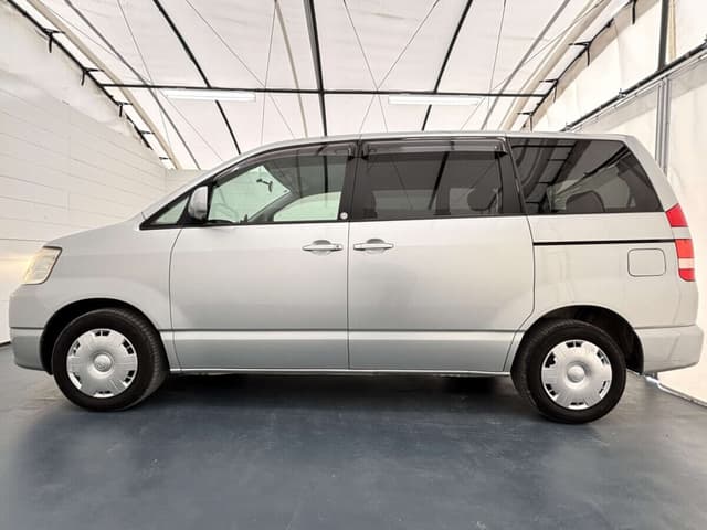 2001 Toyota Noah JDM car for sale — photo 3 of 25