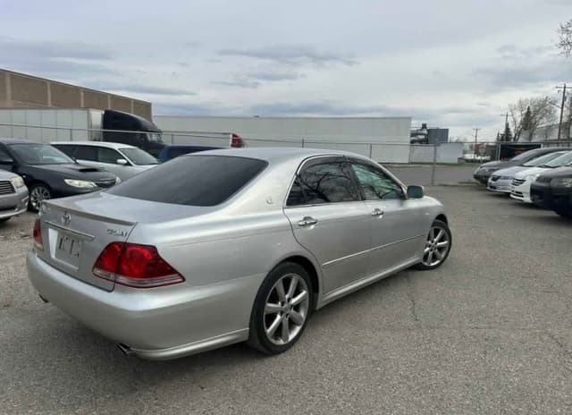 2005 Toyota Crown JDM car for sale — photo 6 of 12