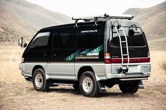 1992 Mitsubishi Delica JDM car for sale — photo 4 of 25