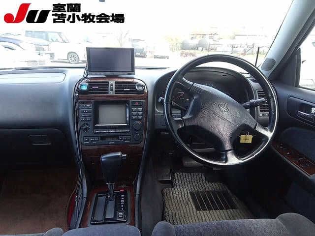 1995 Nissan Gloria JDM car for sale — photo 4 of 7