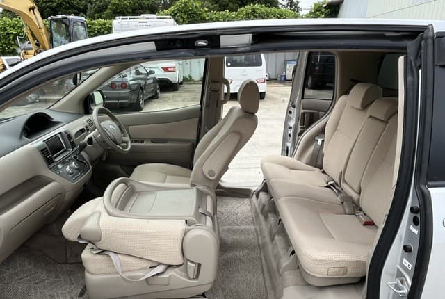 2007 Toyota Raum JDM car for sale — photo 18 of 25