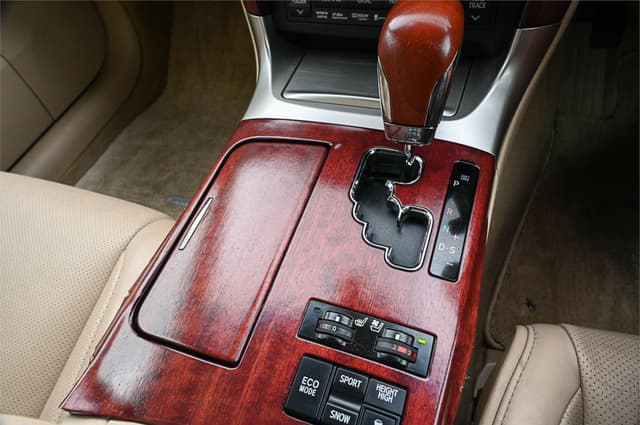 2009 Toyota Majesta JDM car for sale — photo 23 of 25