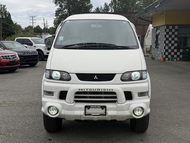 2004 Mitsubishi Delica JDM car for sale — photo 2 of 17