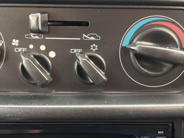 1998 Mitsubishi Pajero Mini JDM car for sale — photo 18 of 25