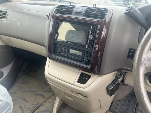 2001 Toyota Grand Hiace JDM car for sale — photo 17 of 25