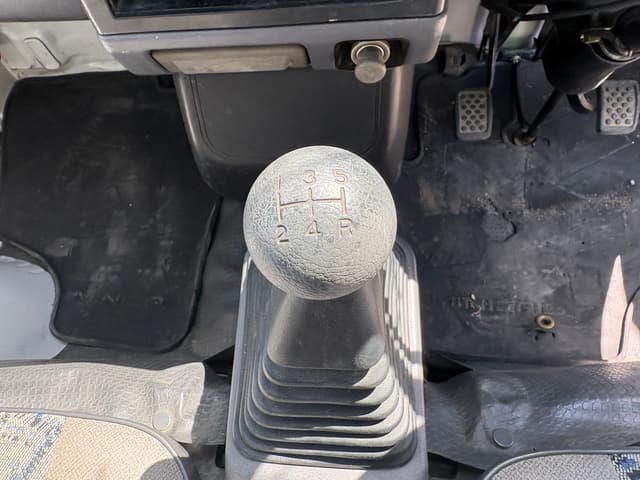1998 Mitsubishi Minicab JDM car for sale — photo 15 of 25