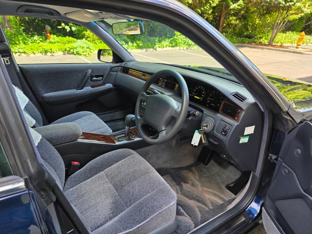 1998 Toyota Crown JDM car for sale — photo 9 of 13