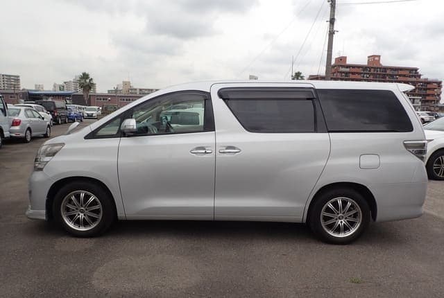 2009 Toyota Vellfire JDM car for sale — photo 2 of 25