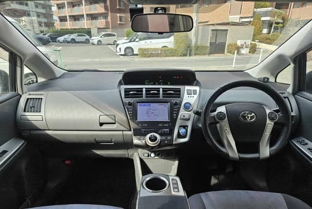 2011 Toyota Prius JDM car for sale — photo 2 of 25