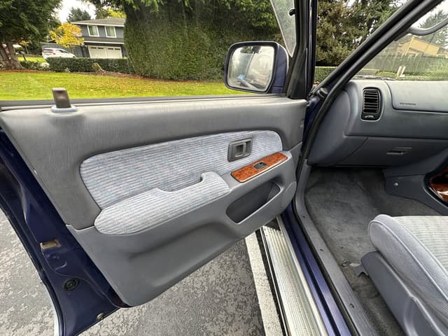 1996 Toyota Hilux Surf JDM car for sale — photo 19 of 25