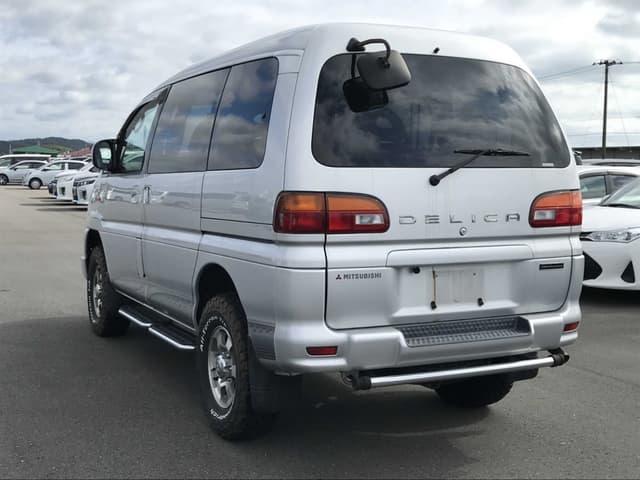 2002 Mitsubishi Delica JDM car for sale — photo 7 of 25