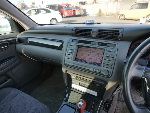 2000 Toyota Crown JDM car for sale — photo 13 of 18