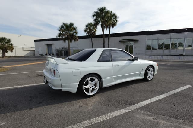 1990 Nissan Skyline JDM car for sale — photo 11 of 18