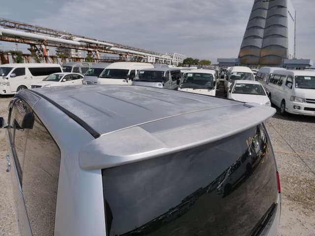 2001 Toyota Noah JDM car for sale — photo 15 of 25
