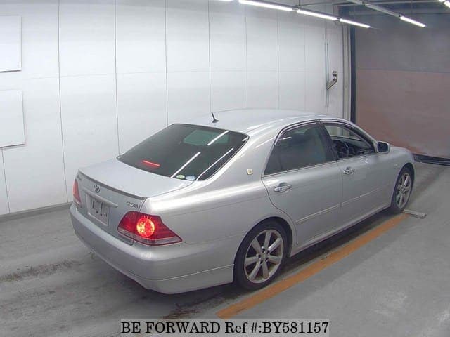 2004 Toyota Crown JDM car for sale — photo 2 of 6