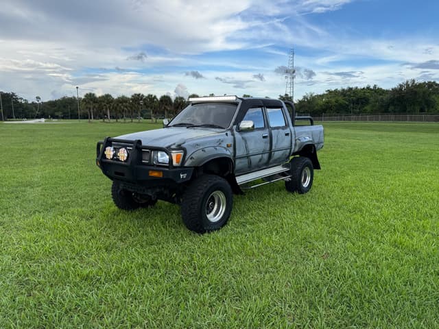 1993 Toyota Hilux JDM car for sale — photo 2 of 25