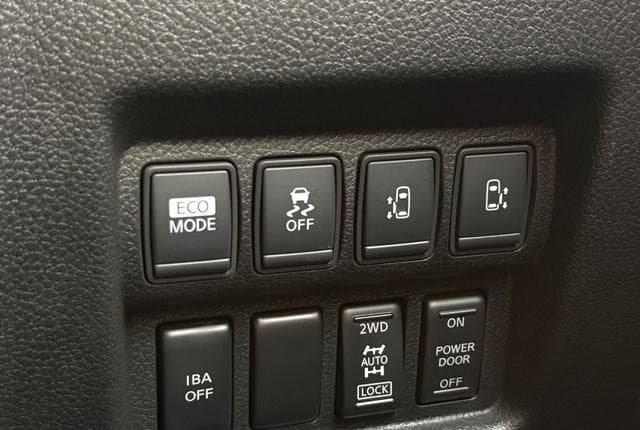 2010 Nissan Elgrand JDM car for sale — photo 11 of 25