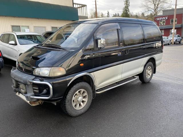 1995 Mitsubishi Delica JDM car for sale — photo 2 of 10