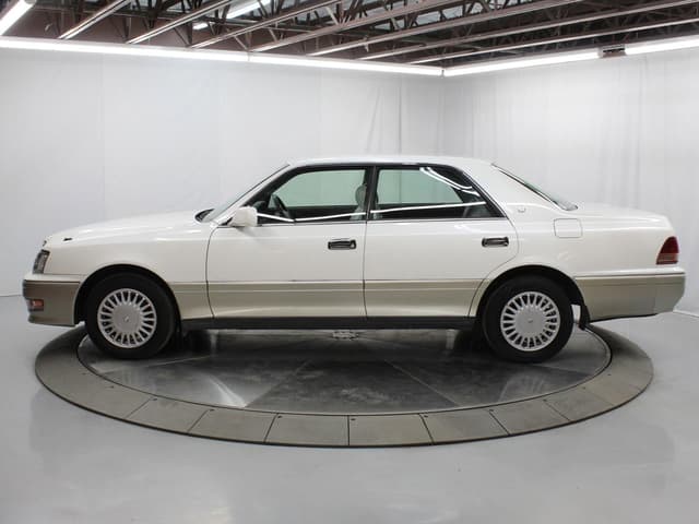1997 Toyota Crown JDM car for sale — photo 4 of 25