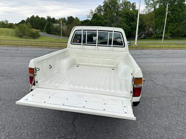 1992 Toyota Hilux JDM car for sale — photo 6 of 20