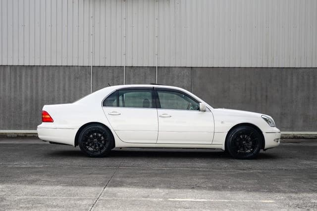 2002 Toyota Celsior JDM car for sale — photo 7 of 17