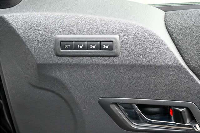 2011 Toyota Vellfire JDM car for sale — photo 20 of 25