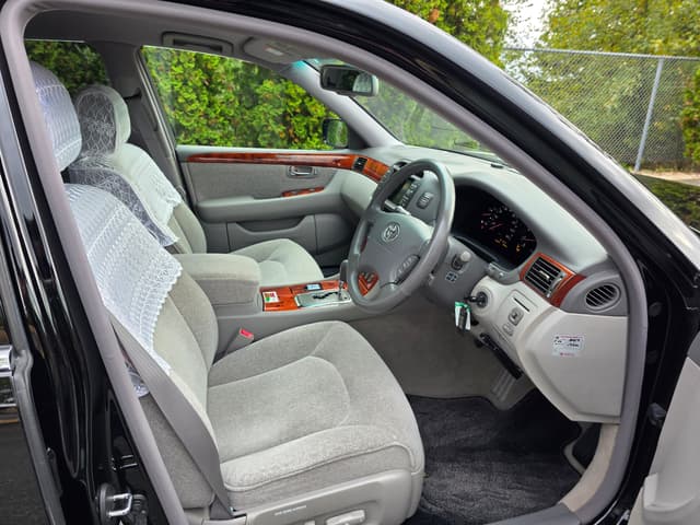 2001 Toyota Celsior JDM car for sale — photo 10 of 13