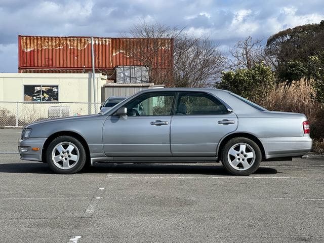 1997 Nissan Gloria JDM car for sale — photo 8 of 25