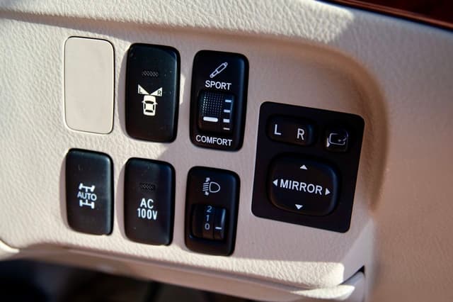 2001 Toyota Ipsum JDM car for sale — photo 13 of 25