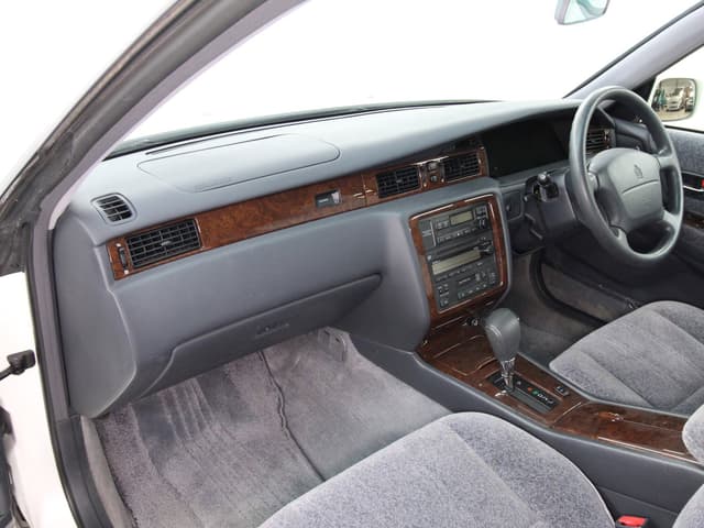 1997 Toyota Crown JDM car for sale — photo 15 of 25