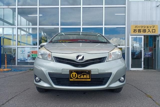 2011 Toyota Vitz JDM car for sale — photo 3 of 6