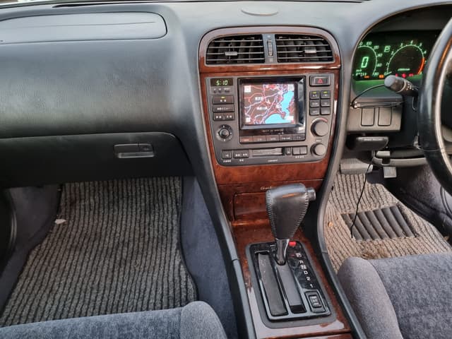 1995 Nissan Gloria JDM car for sale — photo 8 of 10