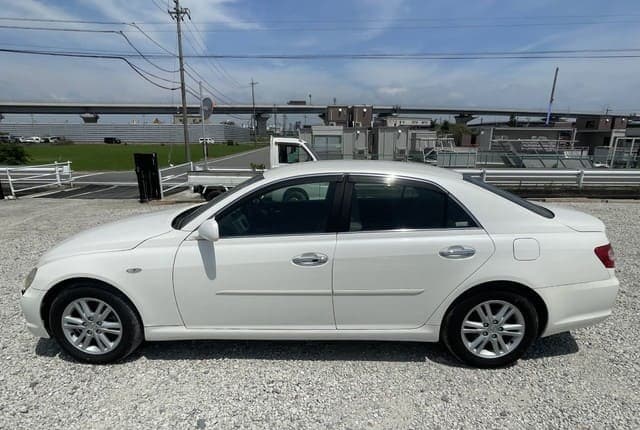 2004 Toyota Mark X JDM car for sale — photo 3 of 10