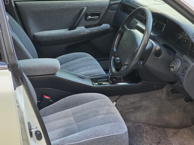1996 Toyota Crown JDM car for sale — photo 15 of 25