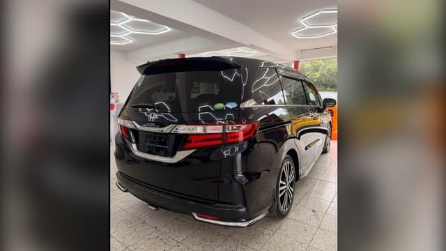 2015 Honda Odyssey JDM car for sale — photo 2 of 14