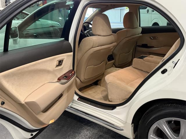 2010 Toyota Crown JDM car for sale — photo 20 of 21